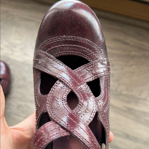 Clarks Burgundy Swirl Crossover Chunky High Heels Elegant and Versatile Sz 9.5 - Picture 6 of 13